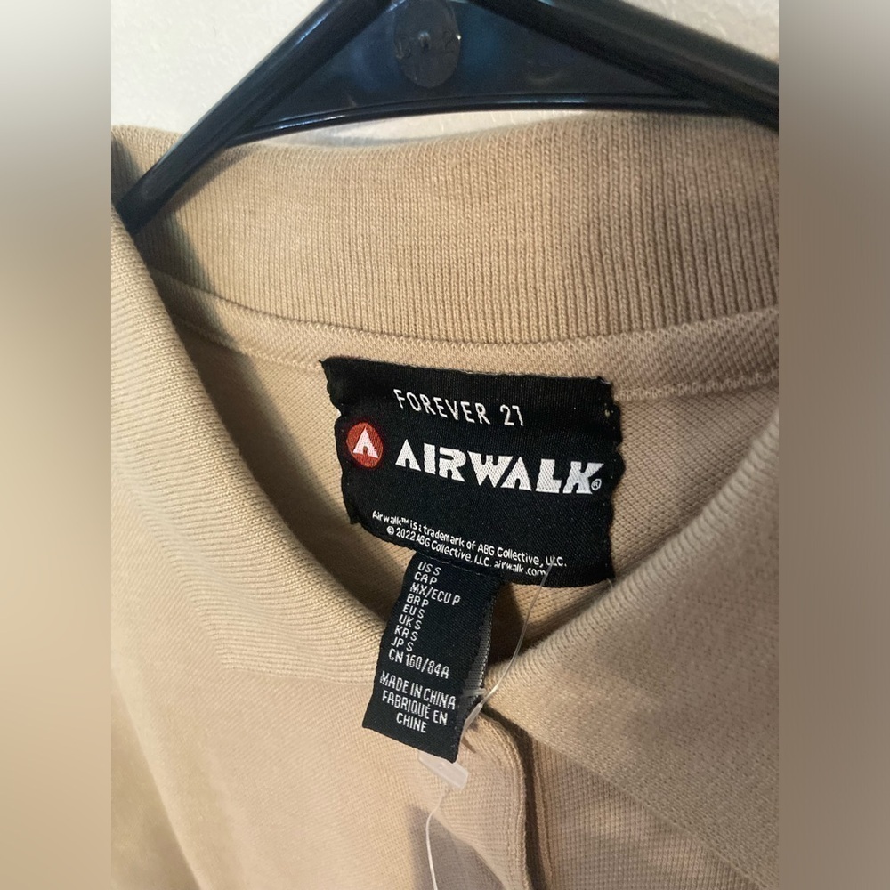 4/$25 Airwalk crop top in size small in a brown/tan color. NWT & never worn - Picture 2 of 5
